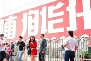 《字幕错位三秒》截图放大封面